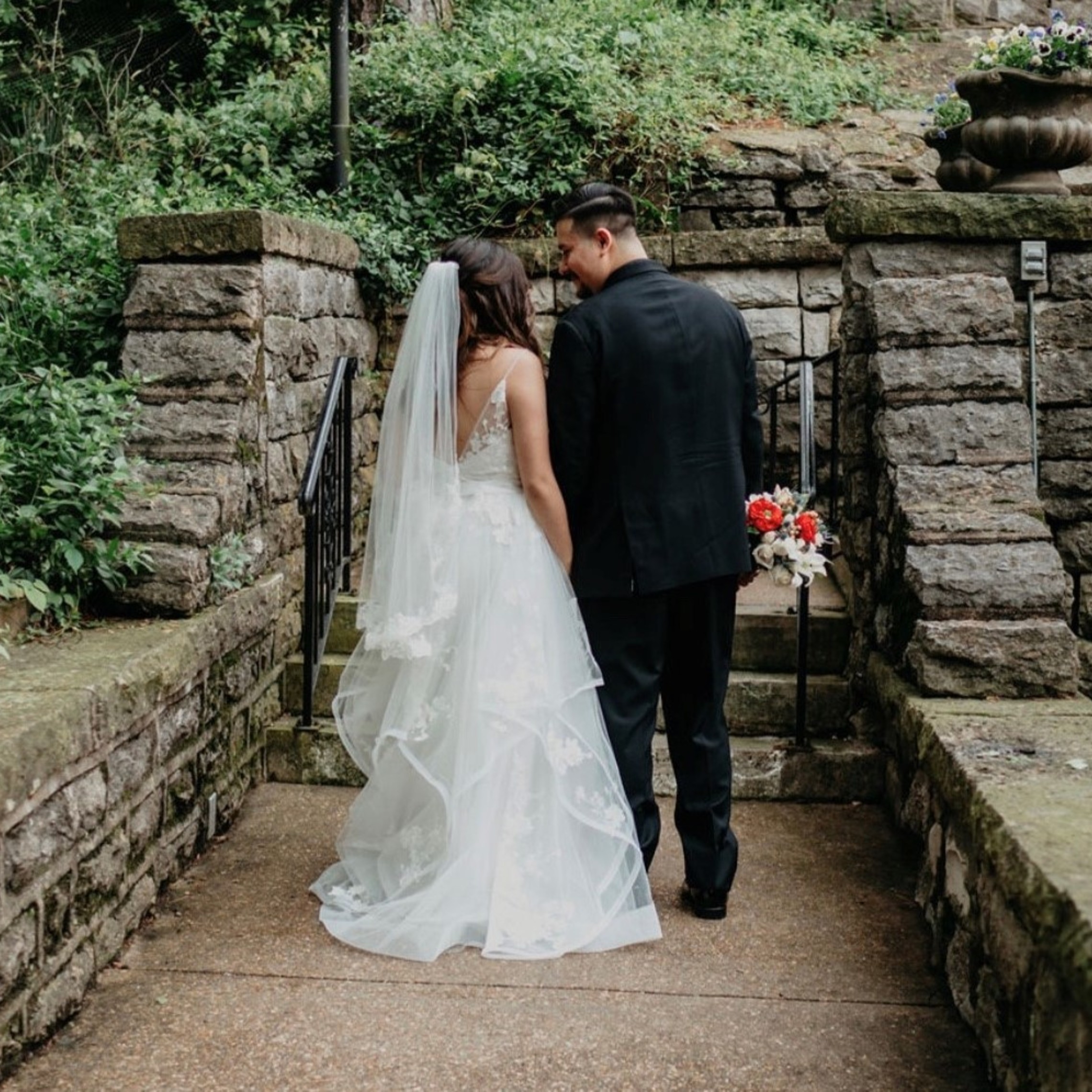 Jugalde Outside Cropped